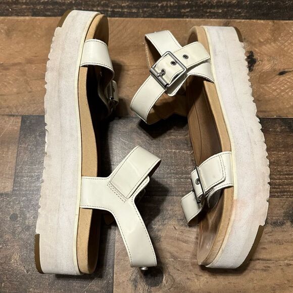 UGG Angie Sandal - Picture 2 of 8